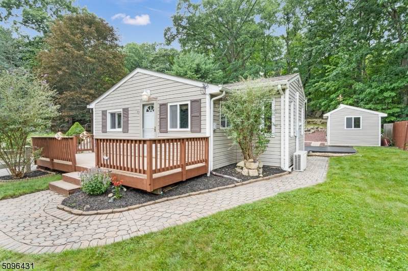 12 Newton Dr - Photo 1