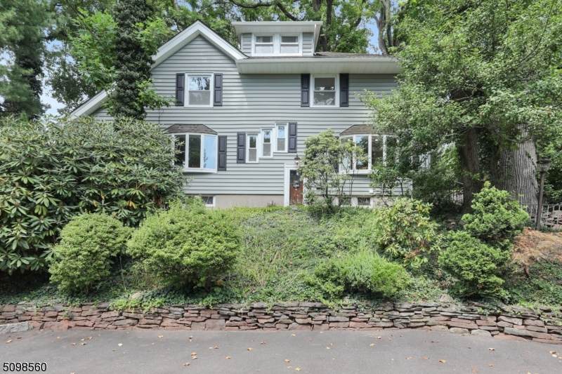 239 Wyoming Ave - Photo 1