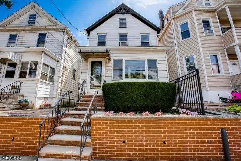 177 Burgess Pl - Photo 1