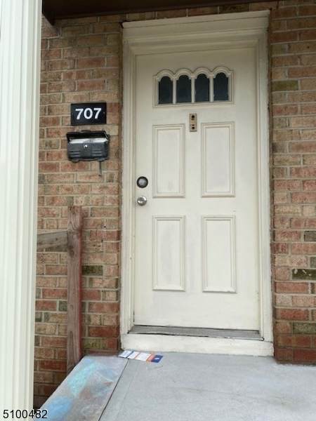 707 Sharon Ct - Photo 1