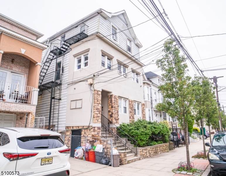 615 15Th St - Photo 1