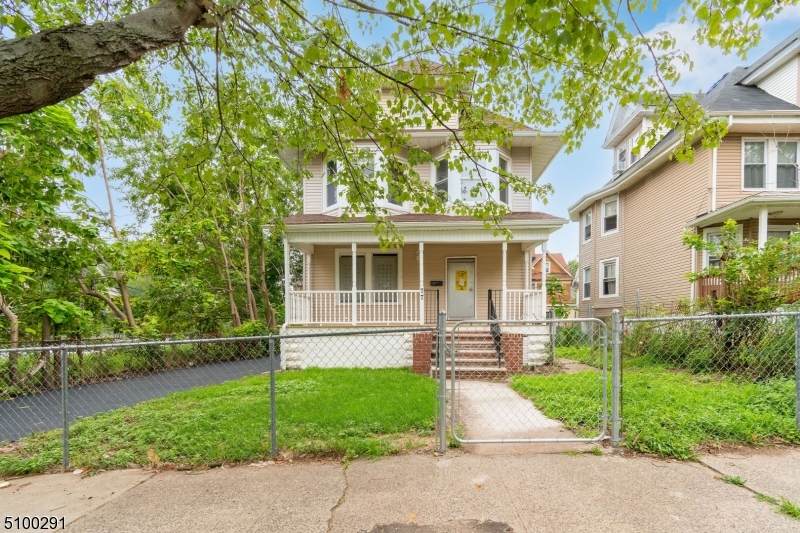 77 Van Ness Pl - Photo 1
