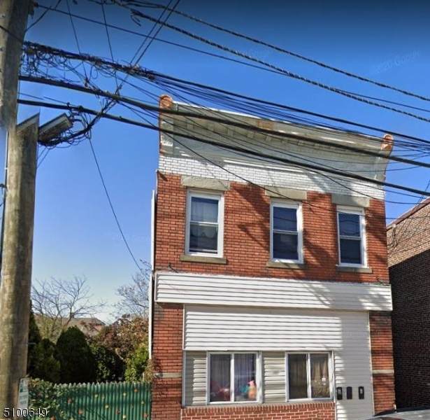 305 Pershing Ave - Photo 1
