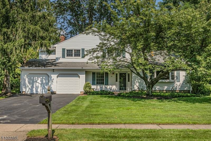 27 Brook Dr E - Photo 1