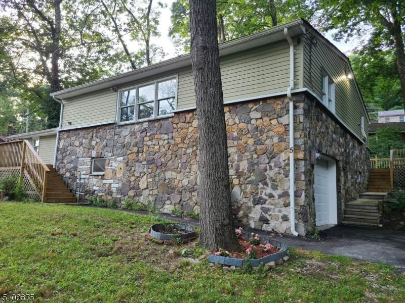 5 Pheasant Ln - Photo 1