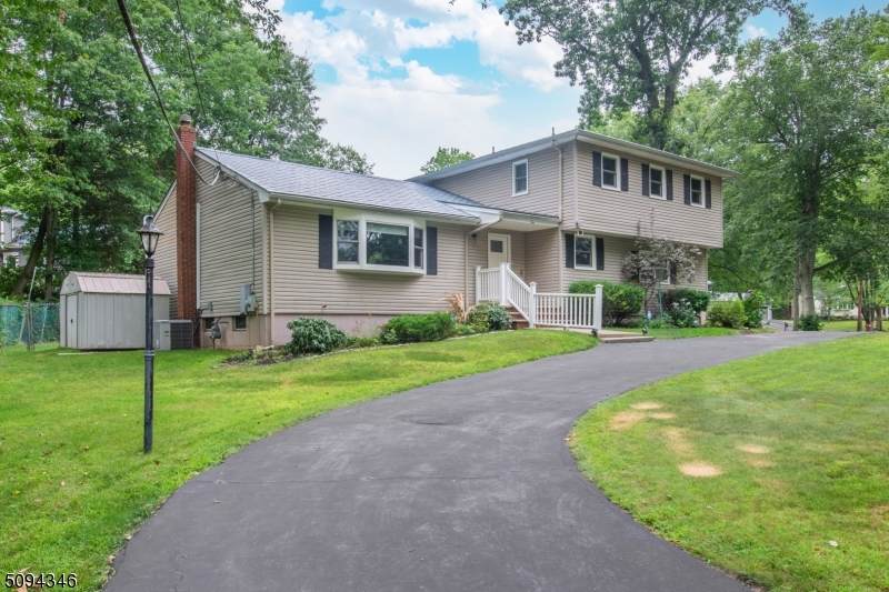 10 Camelot Way - Photo 1