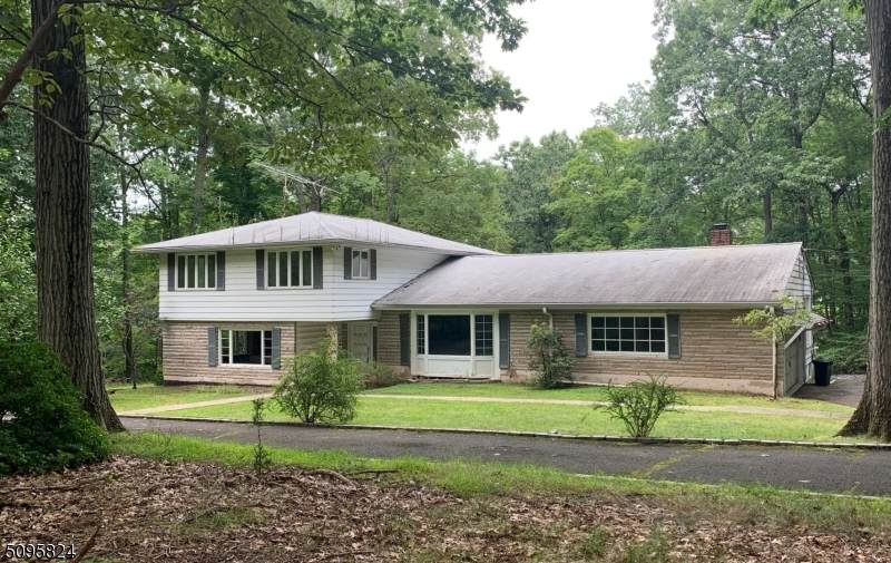 180 Valley Dr - Photo 1
