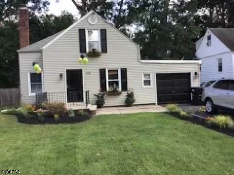 1252 Cambridge Ave - Photo 1