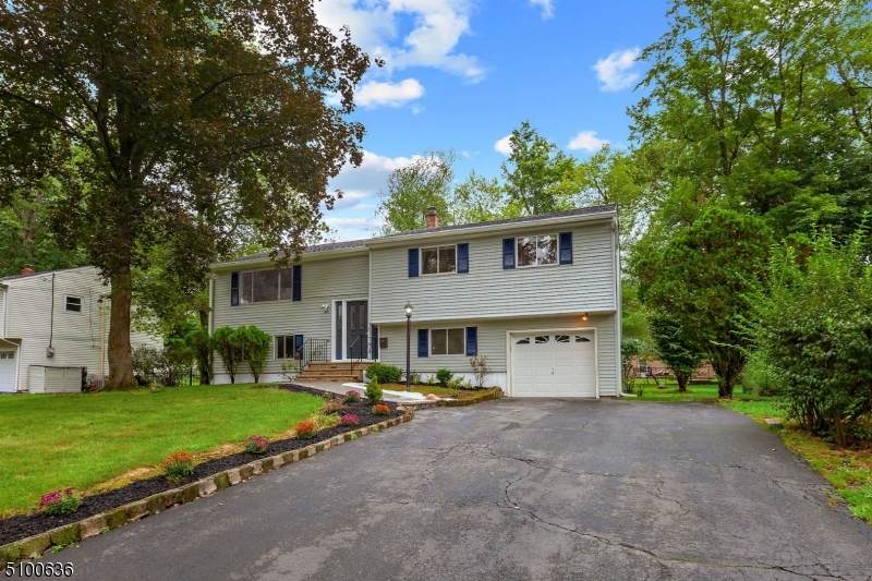 60 Glendale Ave - Photo 1