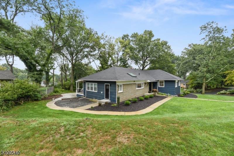 33 Hart Dr South - Photo 1