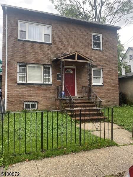 110 Chelsea Ave - Photo 1
