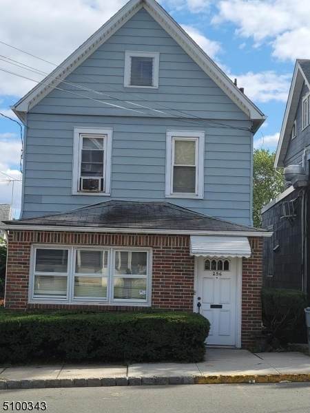 256 Montgomery St - Photo 1