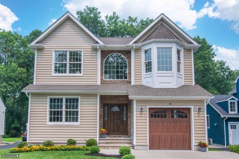 28 Greenfield Ave - Photo 1