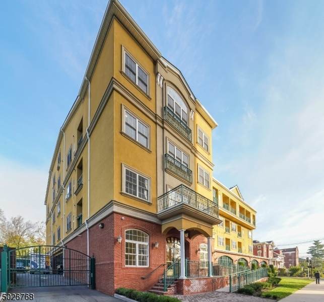 201 W Jersey St - Photo 1