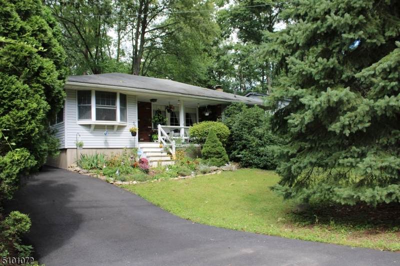 131 Lake Shore Dr - Photo 1