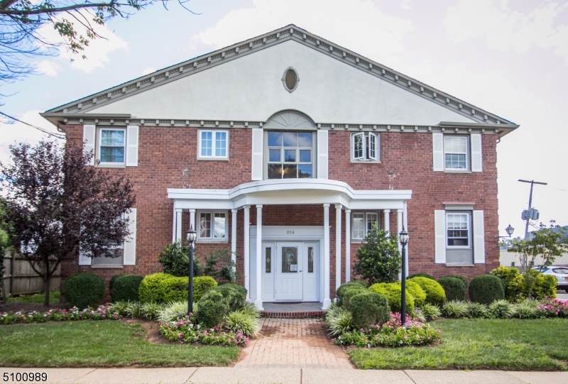 206 Main St - Photo 1
