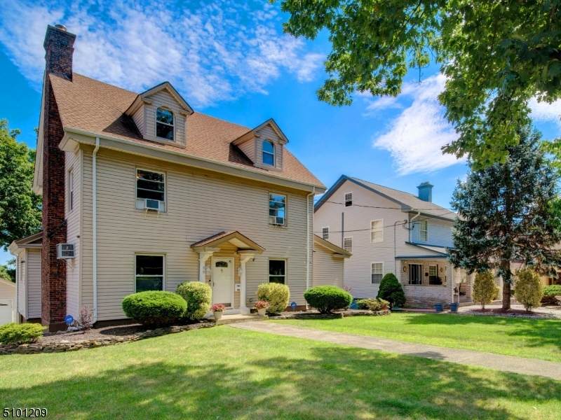 99 Willard Ave - Photo 1