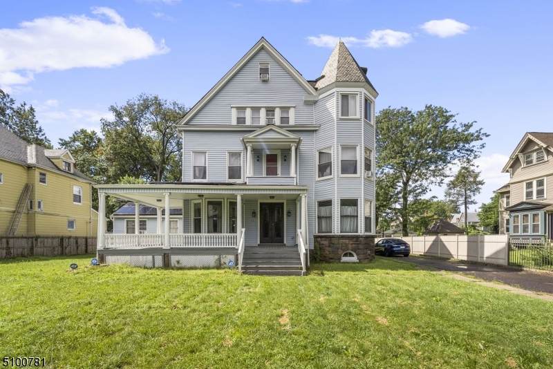 53 S Maple Ave - Photo 1
