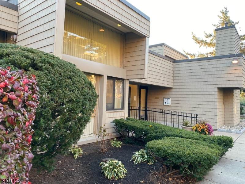 838 Main St - Photo 1