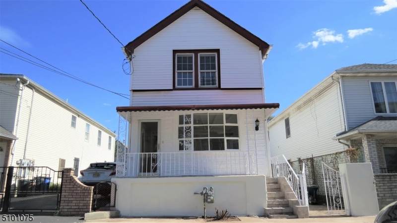228 Florida St - Photo 1