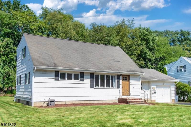 23 Hamilton Ave - Photo 1