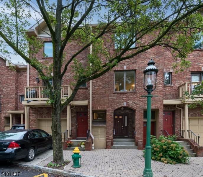 12 Mews Ln - Photo 1