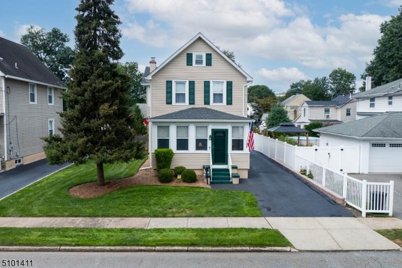 212 Romain Ave - Photo 1
