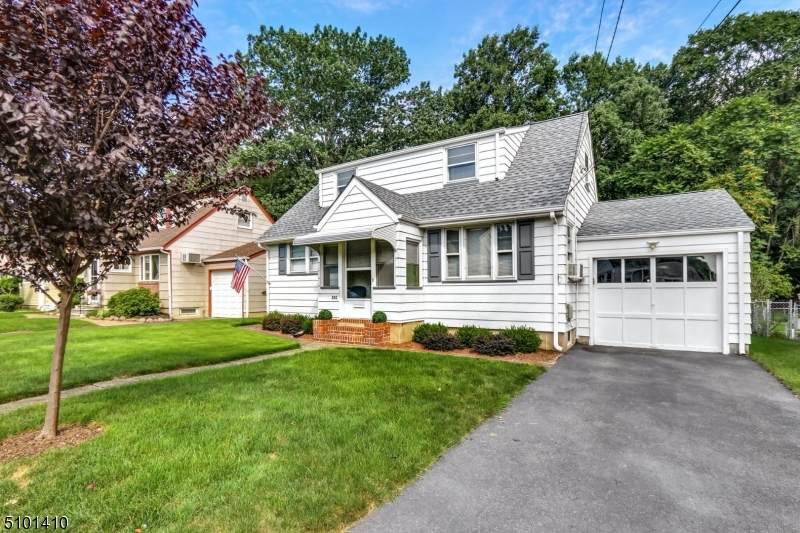 802 Pinewood Rd - Photo 1