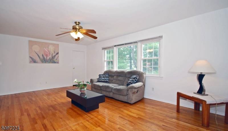 3 Stanford Dr - Photo 1