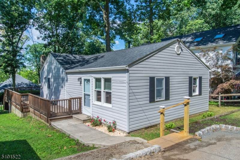 60 Leo Ave - Photo 1