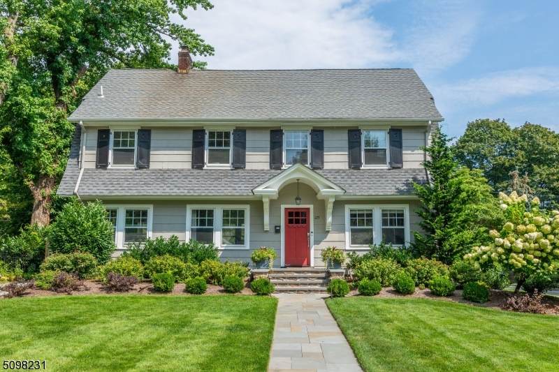125 Inwood Ave - Photo 1