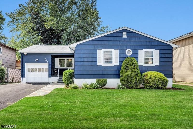 304 Floral St - Photo 1