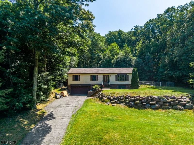 75 Larchmont Dr - Photo 1