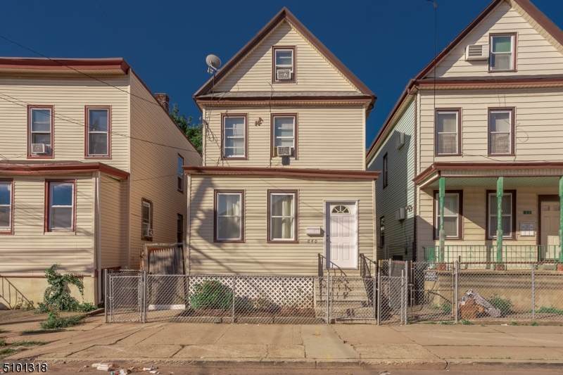 640 Franklin St - Photo 1