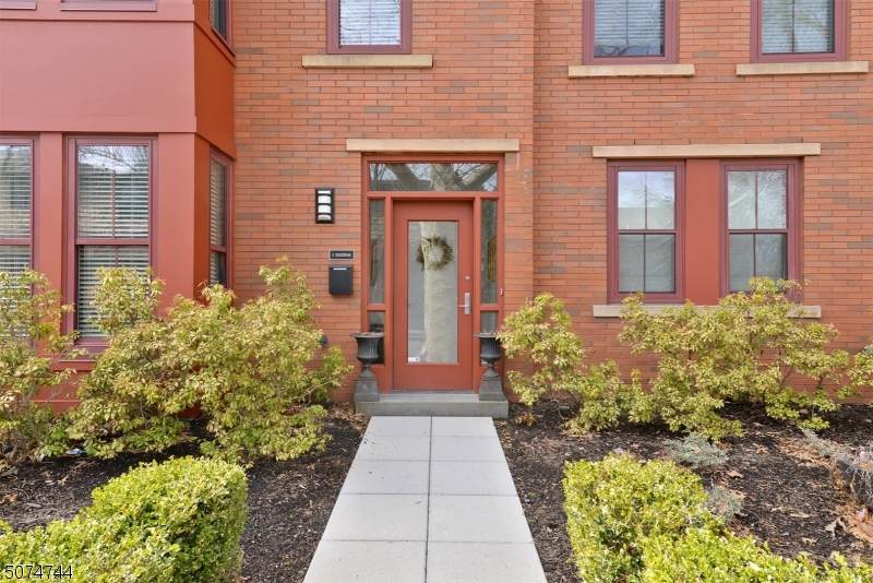 8 Edgewood Rd - Photo 1