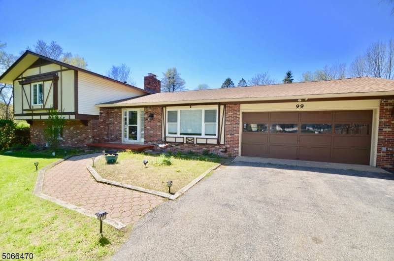 99 Wantage Ave - Photo 1