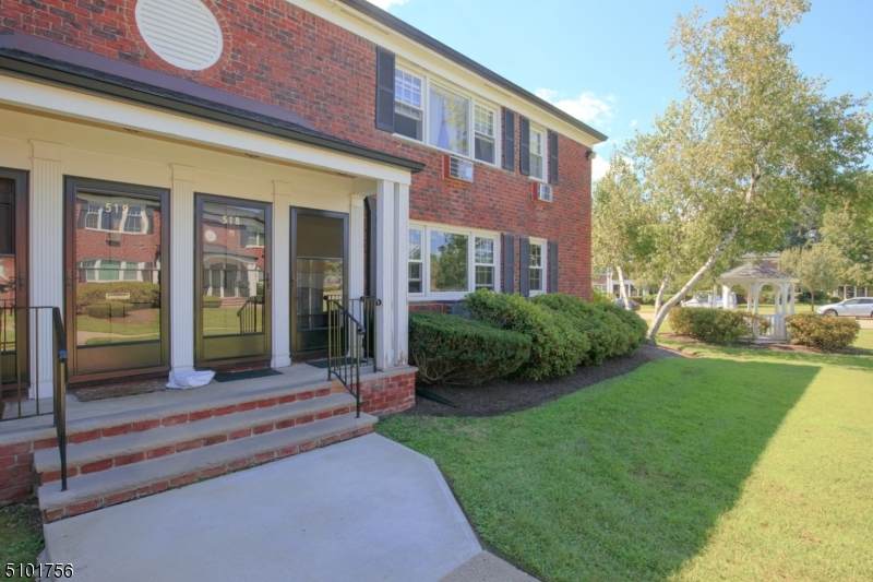 517 Pitney Pl - Photo 1