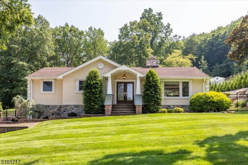 25 Dorothy Dr - Photo 1