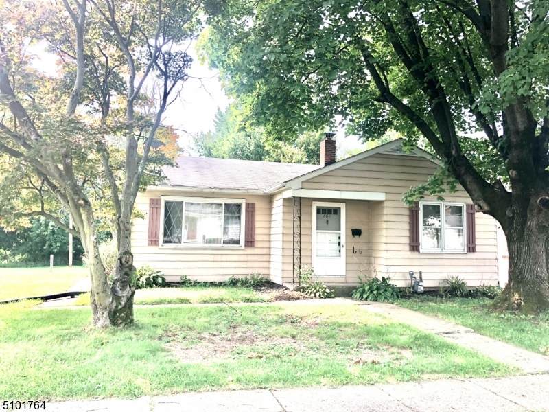 880 Hill St - Photo 1