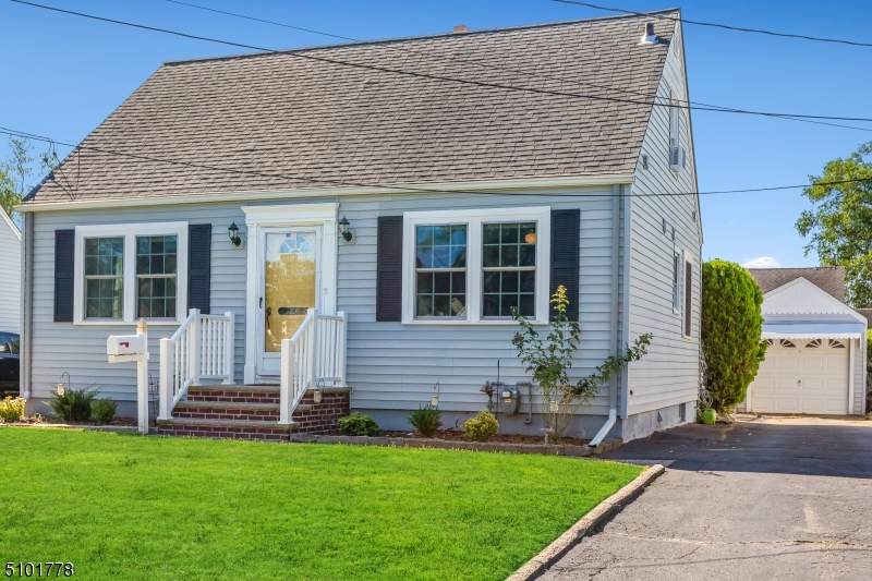 320 Edgeworth St - Photo 1