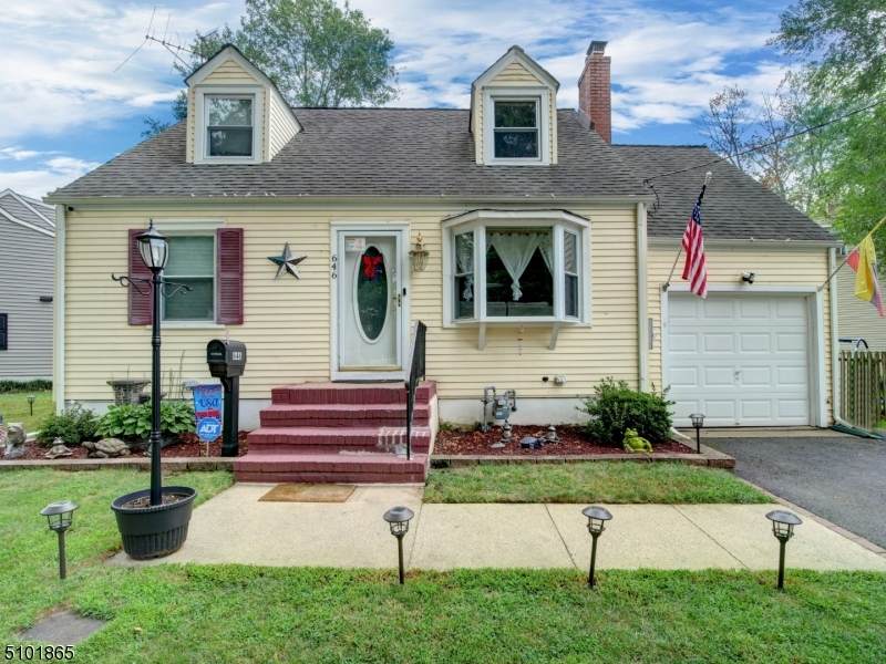 646 Concord Cir - Photo 1