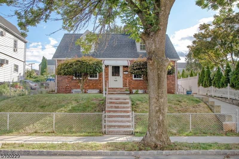 37 Wallace St - Photo 1