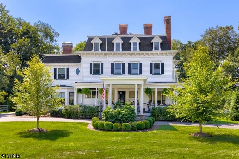 69 Morris Ave - Photo 1