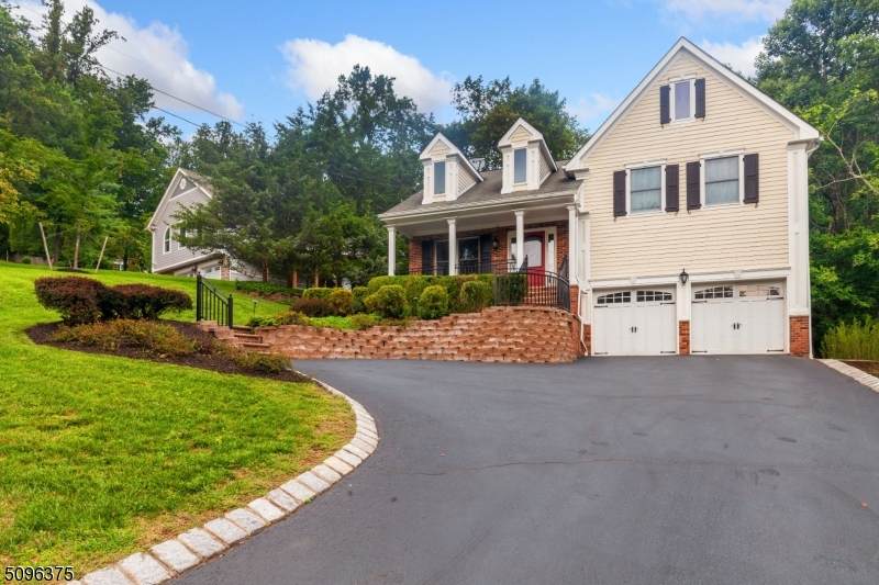 16 Mountainside Dr - Photo 1