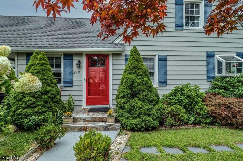 212 East Ln - Photo 1