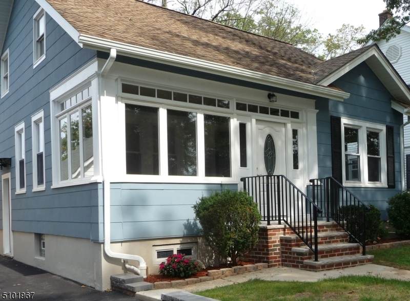 418 Jackson Ave - Photo 1