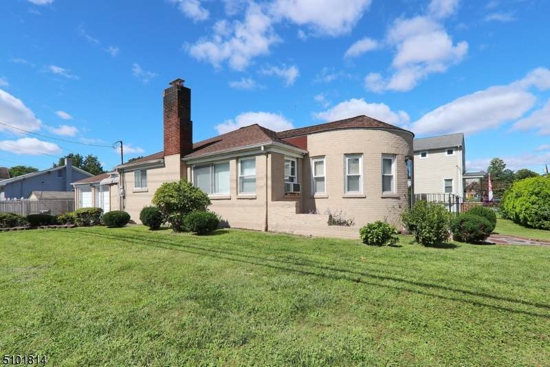 1166 Madison Hill Rd - Photo 1