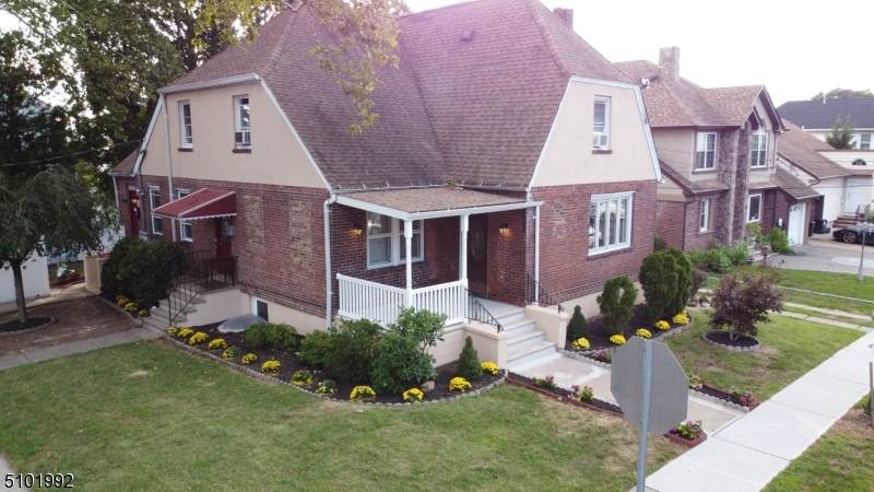 242 Laurel Pl - Photo 1