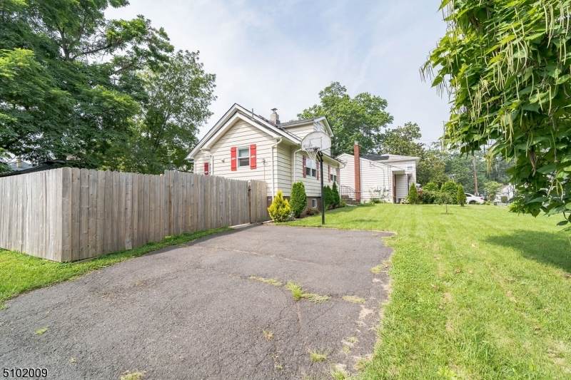 404 E 6Th Ave - Photo 1