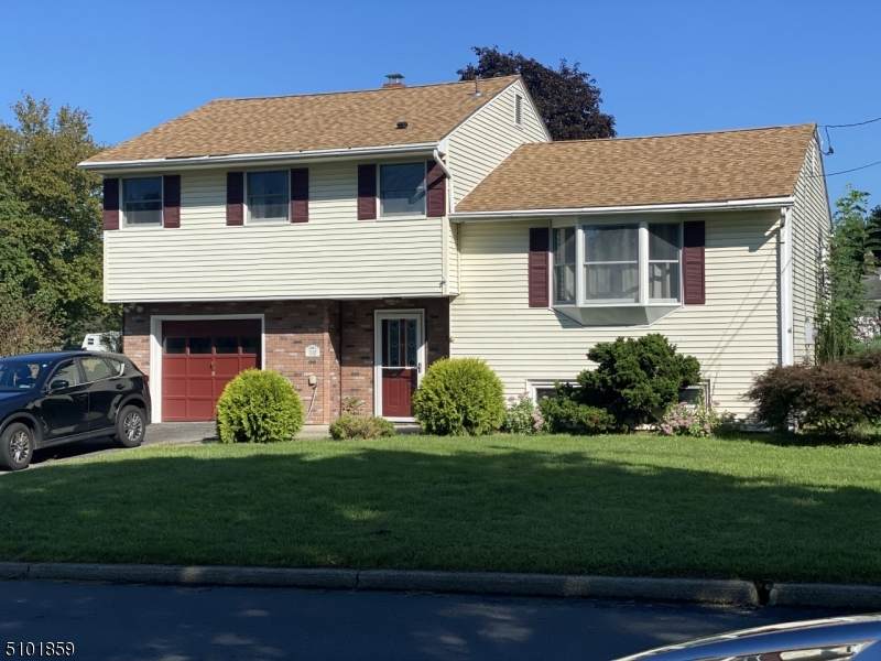 242 W Warren St - Photo 1